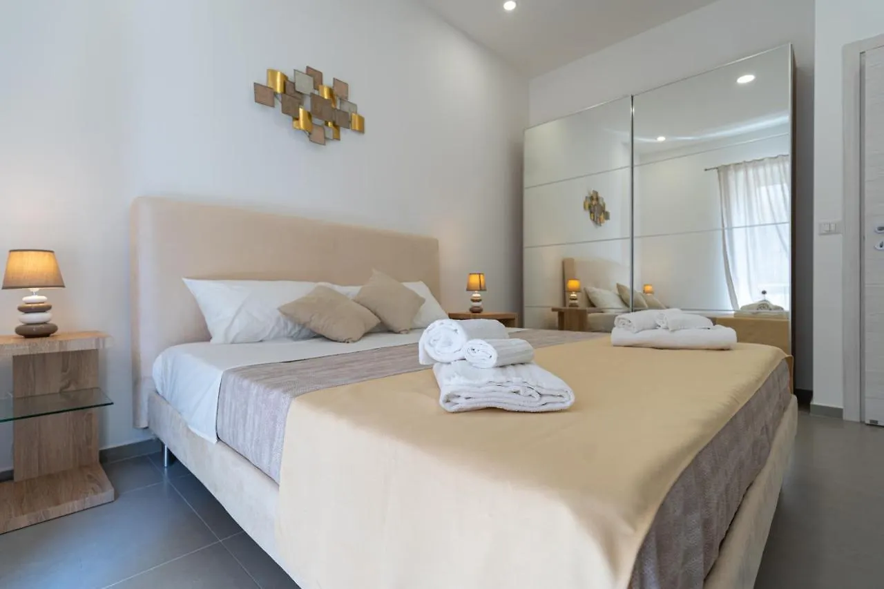 Lighthouse Apartment 陶尔米纳 招待所